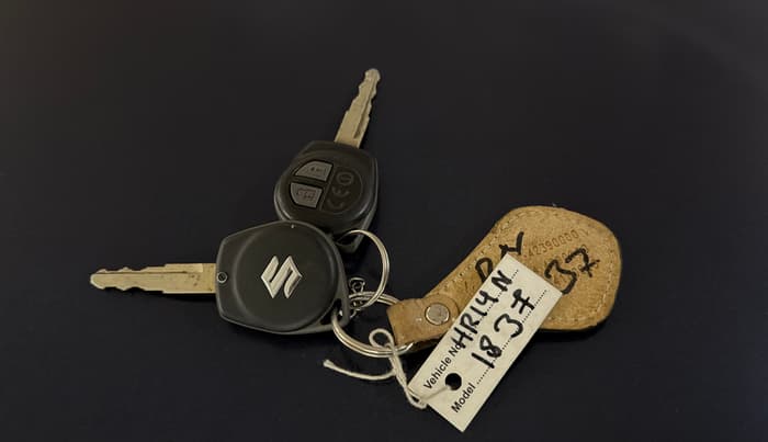 2017 Maruti Dzire VXI, Petrol, Manual, 1,16,245 km, Key Close Up