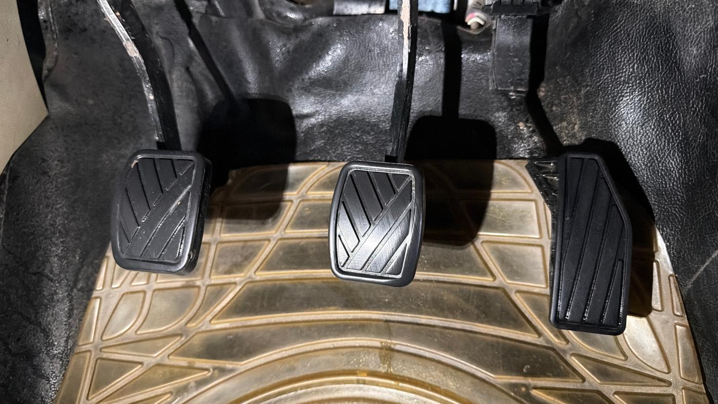 2017 Maruti Dzire VXI, Petrol, Manual, 1,16,292 km, Pedals