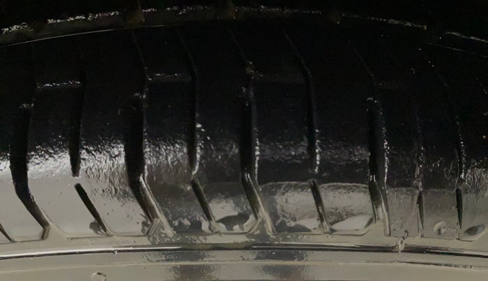 2017 Hyundai Eon MAGNA +, Petrol, Manual, 69,349 km, Right Front Tyre Tread