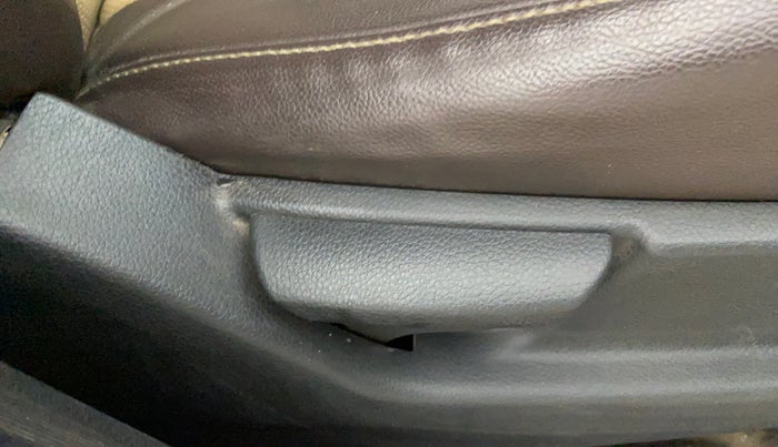 2017 Hyundai Eon MAGNA +, Petrol, Manual, 69,349 km, Driver Side Adjustment Panel