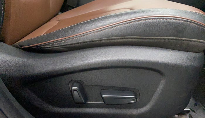 2021 Hyundai ALCAZAR PLATINUM 1.5 MT 7STR, Diesel, Manual, 23,155 km, Driver Side Adjustment Panel