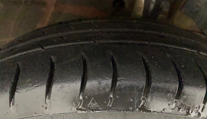 2018 Maruti Swift VXI, Petrol, Manual, 91,534 km, Right Front Tyre Tread