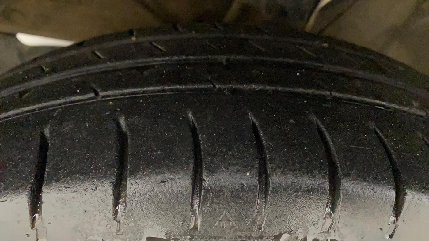 2018 Maruti Swift VXI, Petrol, Manual, 91,534 km, Left Front Tyre Tread