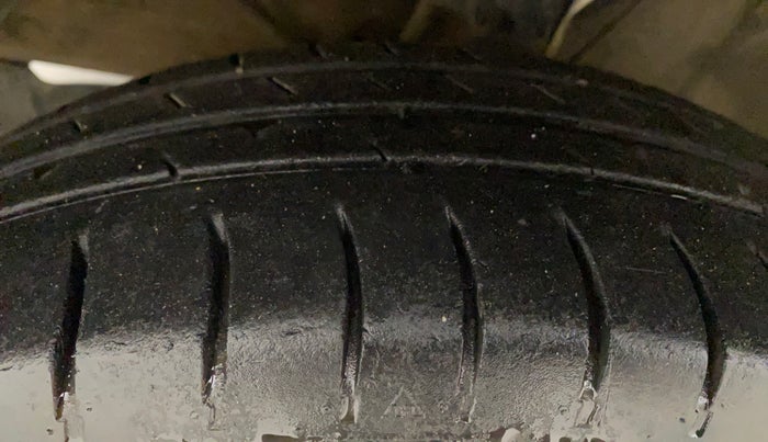 2018 Maruti Swift VXI, Petrol, Manual, 91,534 km, Left Front Tyre Tread
