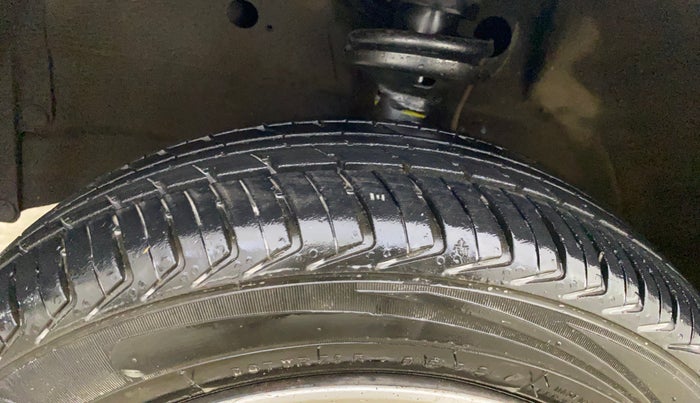 2013 Maruti Wagon R 1.0 VXI, Petrol, Manual, 31,278 km, Left Front Tyre Tread