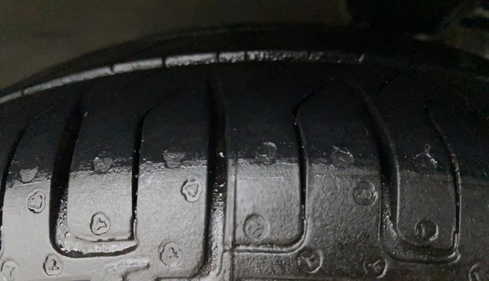 2014 Hyundai Eon MAGNA +, Petrol, Manual, 51,722 km, Right Front Tyre Tread