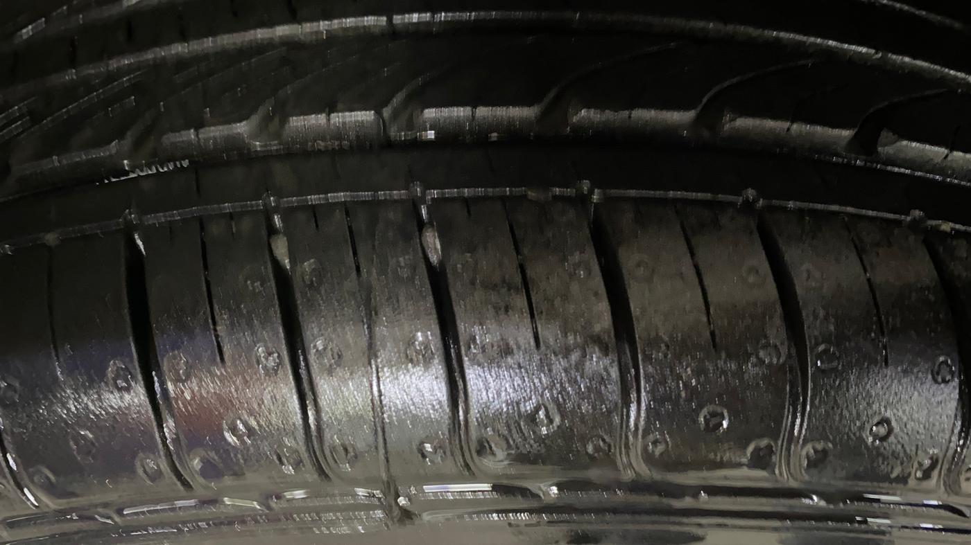 2018 Maruti Swift ZXI AMT, Petrol, Automatic, 62,934 km, Right Rear Tyre Tread