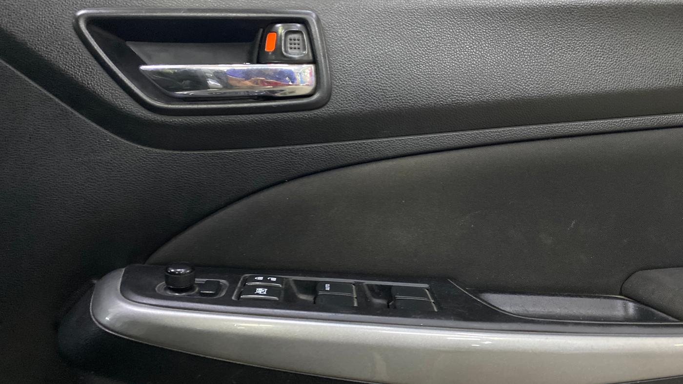 2018 Maruti Swift ZXI AMT, Petrol, Automatic, 62,934 km, Driver Side Door Panels Control