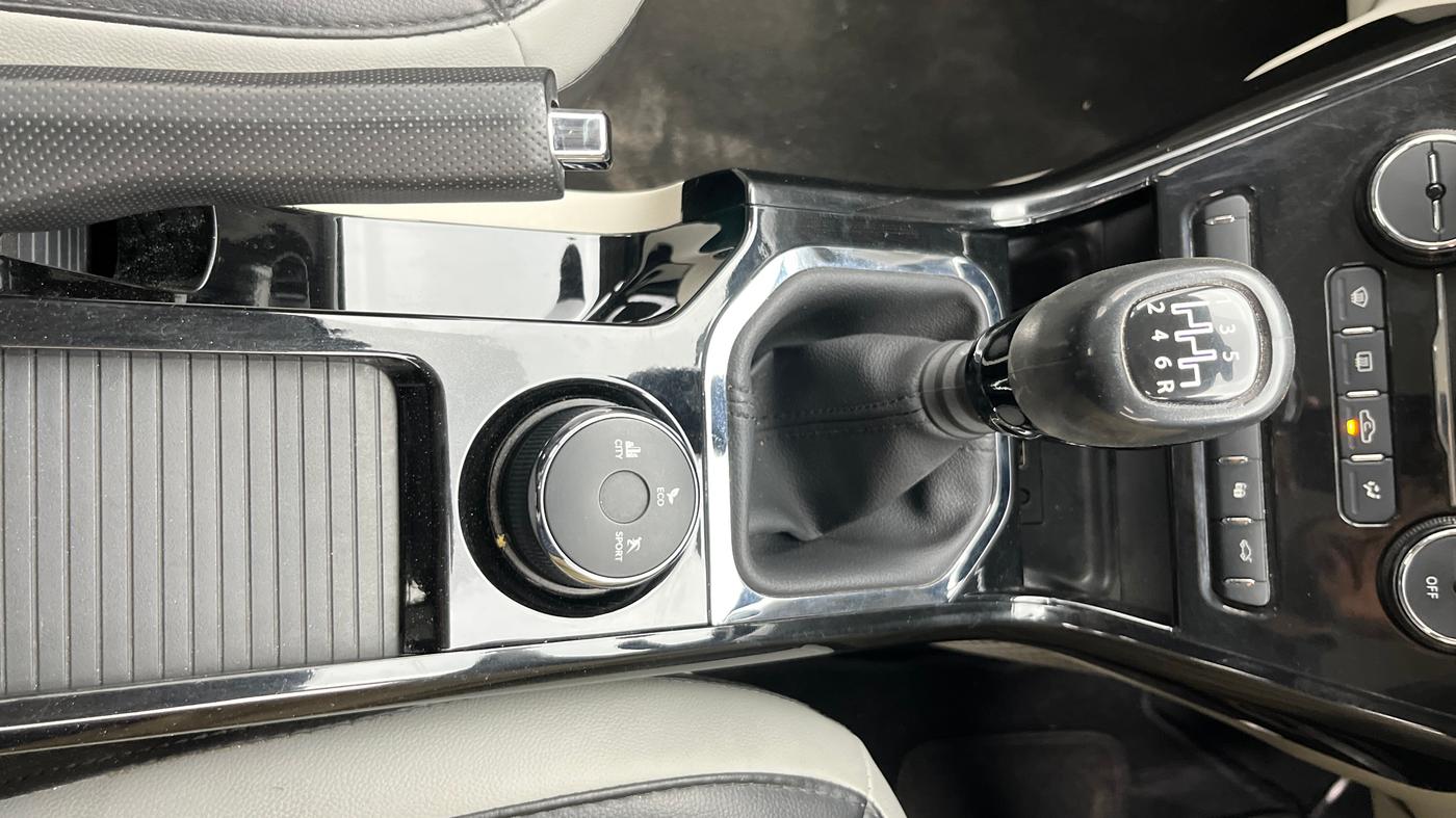 2022 Tata NEXON XZ PLUS PETROL, Petrol, Manual, 29,637 km, Gear Lever
