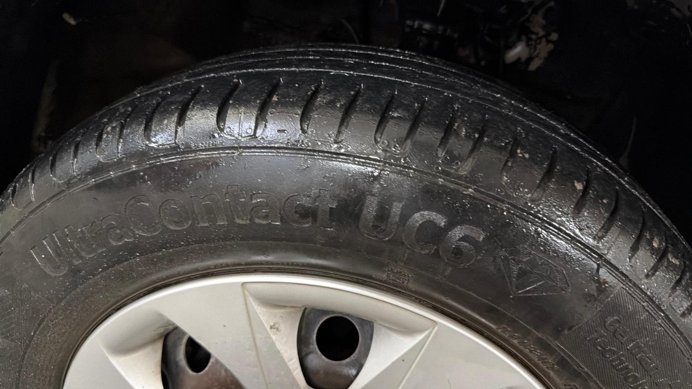 2015 Hyundai Elite i20 MAGNA 1.2, Petrol, Manual, 70,417 km, Right Front Tyre Tread