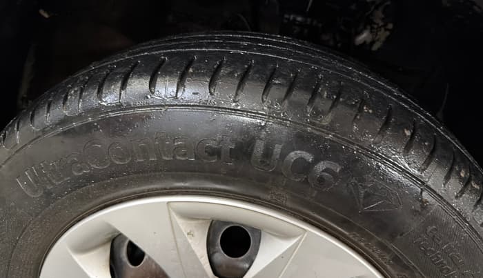2015 Hyundai Elite i20 MAGNA 1.2, Petrol, Manual, 70,417 km, Right Front Tyre Tread