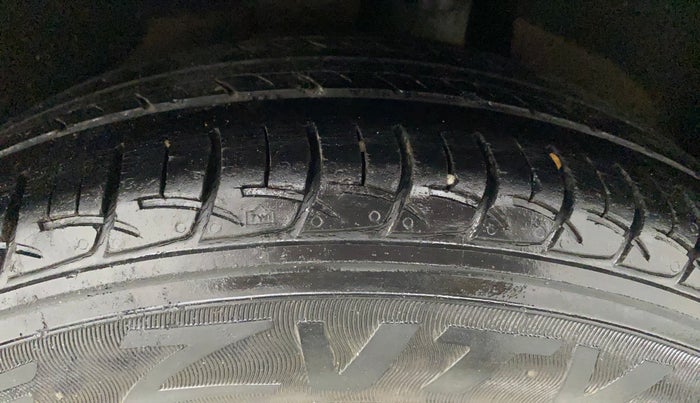 2015 Maruti Baleno DELTA PETROL 1.2, CNG, Manual, 68,661 km, Left Rear Tyre Tread