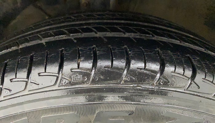 2015 Maruti Baleno DELTA PETROL 1.2, CNG, Manual, 68,661 km, Left Front Tyre Tread