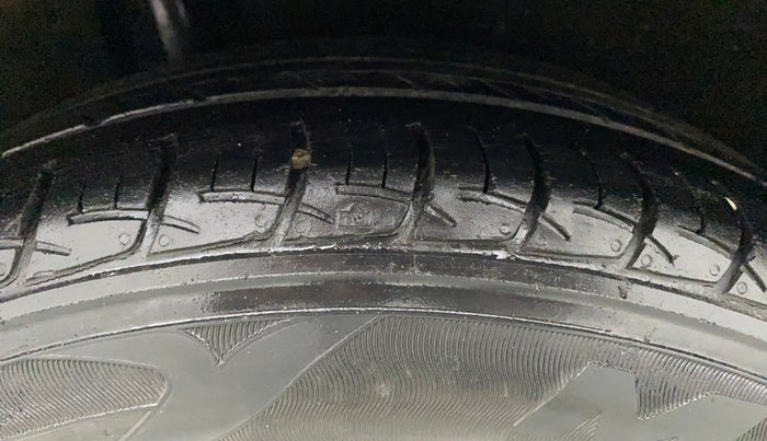 2015 Maruti Baleno DELTA PETROL 1.2, CNG, Manual, 68,661 km, Right Rear Tyre Tread