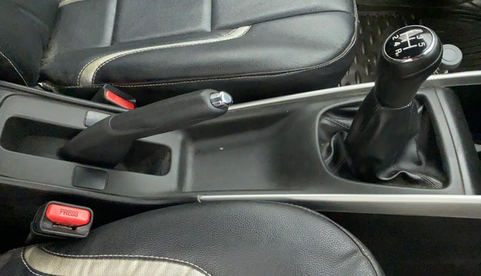 2015 Maruti Baleno DELTA PETROL 1.2, CNG, Manual, 68,661 km, Gear Lever