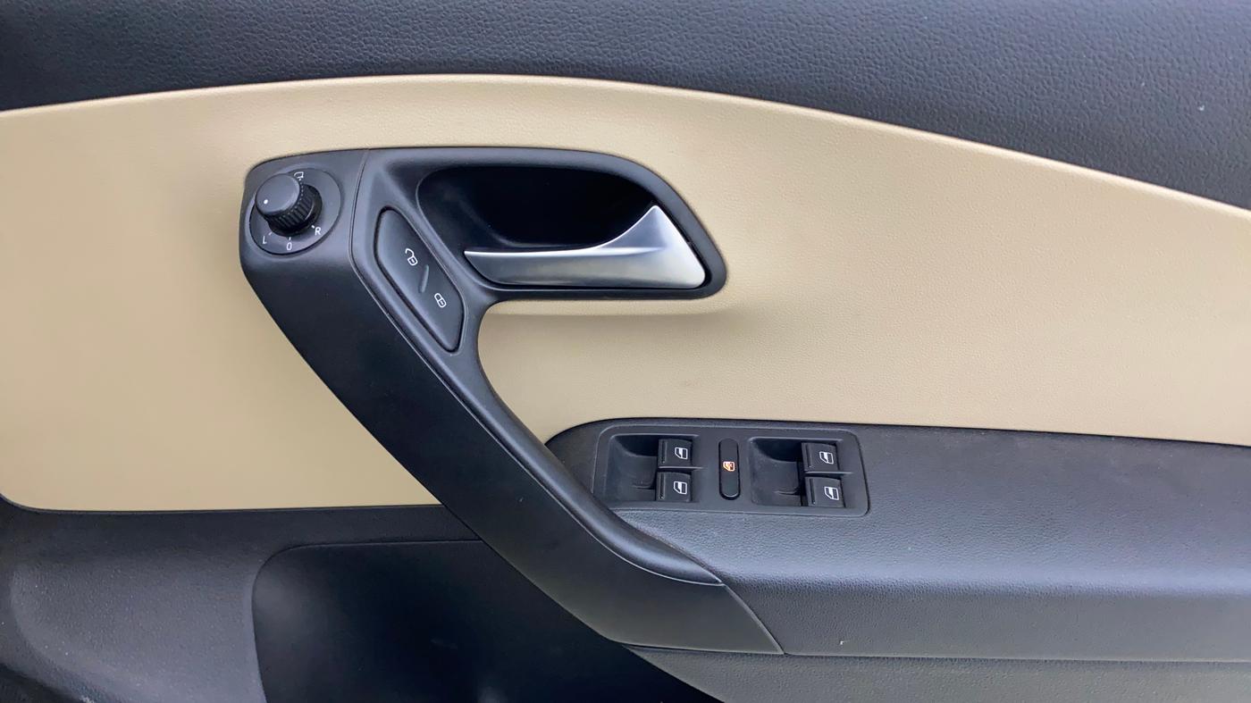 2019 Volkswagen Ameo HIGHLINE PLUS 1.5L AT 16 ALLOY, Diesel, Automatic, 39,898 km, Driver Side Door Panels Control