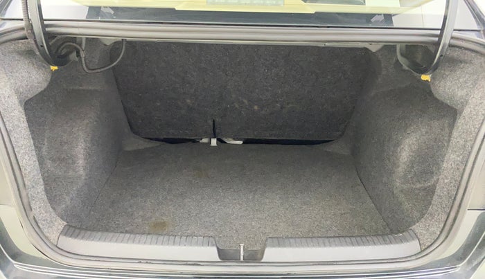 2019 Volkswagen Ameo HIGHLINE PLUS 1.5L AT 16 ALLOY, Diesel, Automatic, 39,830 km, Boot Inside