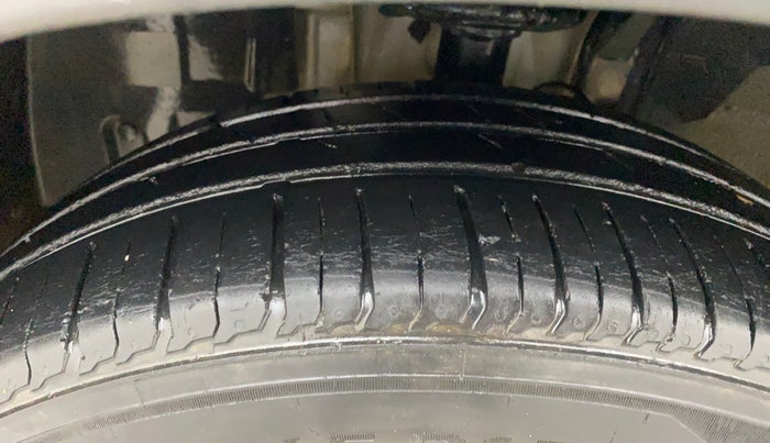 2021 Renault TRIBER RXZ, Petrol, Manual, 32,303 km, Left Front Tyre Tread