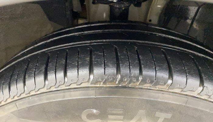2021 Renault TRIBER RXZ, Petrol, Manual, 32,303 km, Right Front Tyre Tread