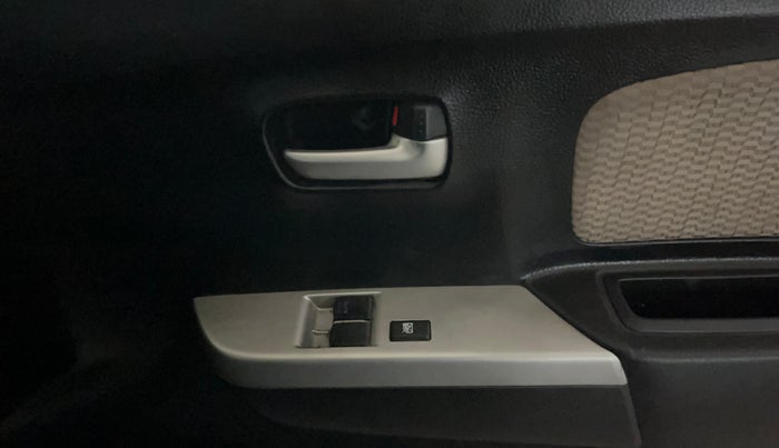 2017 Maruti Wagon R 1.0 LXI CNG, CNG, Manual, 66,078 km, Driver Side Door Panels Control