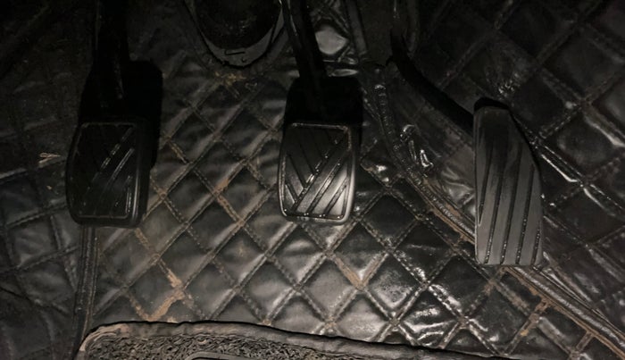 2017 Maruti Wagon R 1.0 LXI CNG, CNG, Manual, 66,078 km, Pedals