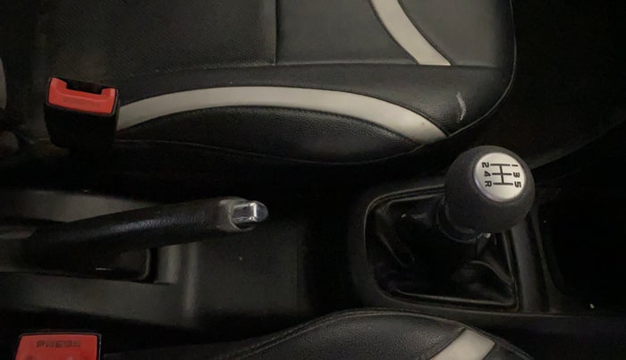 2014 Maruti Swift VXI, Petrol, Manual, 61,343 km, Gear Lever