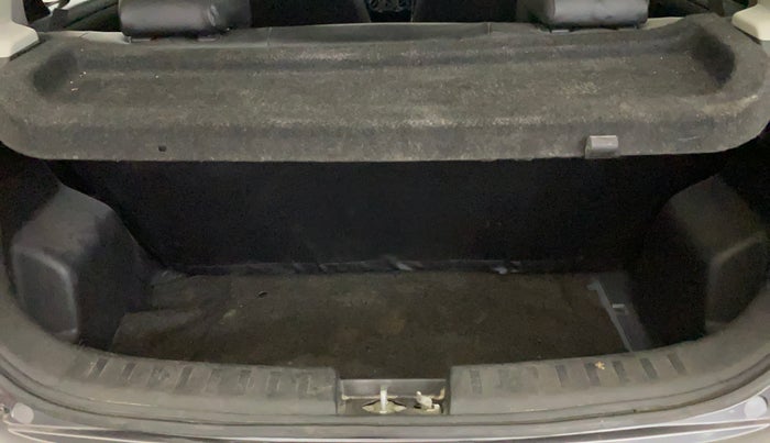 2014 Maruti Swift VXI, Petrol, Manual, 61,343 km, Boot Inside