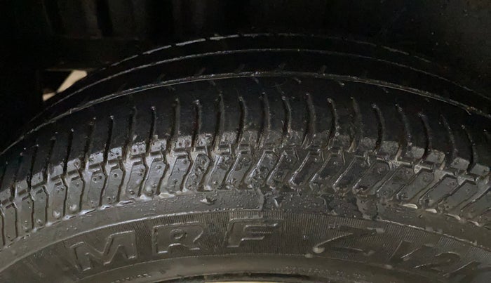 2014 Maruti Swift VXI, Petrol, Manual, 61,343 km, Right Rear Tyre Tread