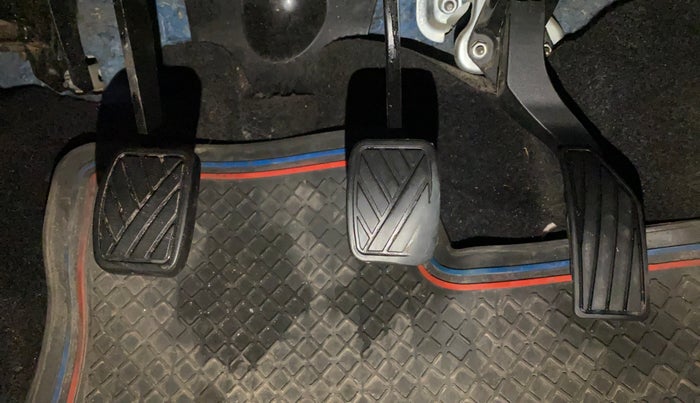 2014 Maruti Swift VXI, Petrol, Manual, 61,343 km, Pedals