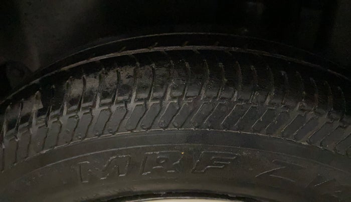 2014 Maruti Swift VXI, Petrol, Manual, 61,343 km, Left Rear Tyre Tread