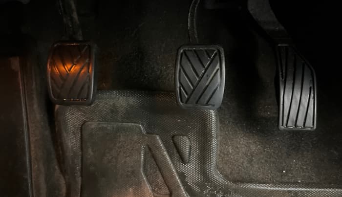 2022 Maruti Grand Vitara ALPHA SMART HYBRID, Petrol, Manual, 1,13,008 km, Pedals