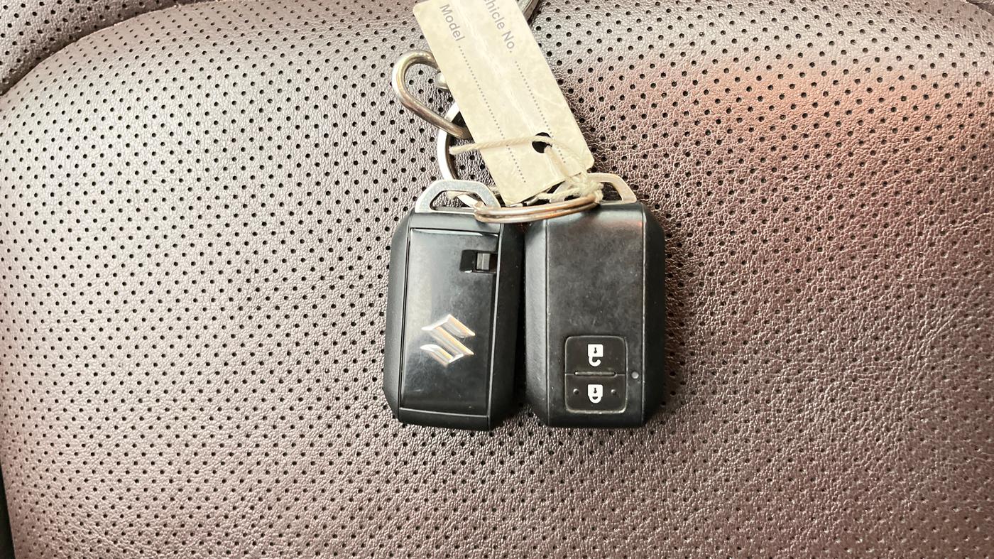2022 Maruti Grand Vitara ALPHA SMART HYBRID, Petrol, Manual, 1,13,045 km, Key Close Up