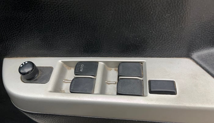 2015 Maruti Wagon R 1.0 VXI, Petrol, Manual, 54,011 km, Driver Side Door Panels Control