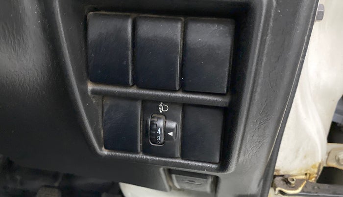 2019 Maruti Eeco 5 STR WITH A/C+HTR, Petrol, Manual, 86,434 km, Dashboard - Headlight height adjustment not working