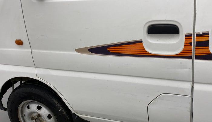 2019 Maruti Eeco 5 STR WITH A/C+HTR, Petrol, Manual, 86,434 km, Front passenger door - Slightly dented