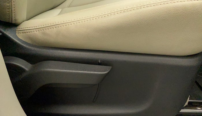 2020 Mahindra MARAZZO M8 8 STR, Diesel, Manual, 65,701 km, Driver Side Adjustment Panel