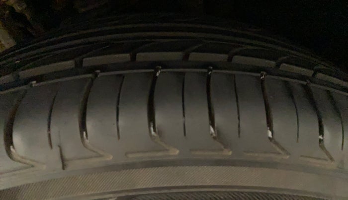 2020 Mahindra MARAZZO M8 8 STR, Diesel, Manual, 65,701 km, Left Front Tyre Tread