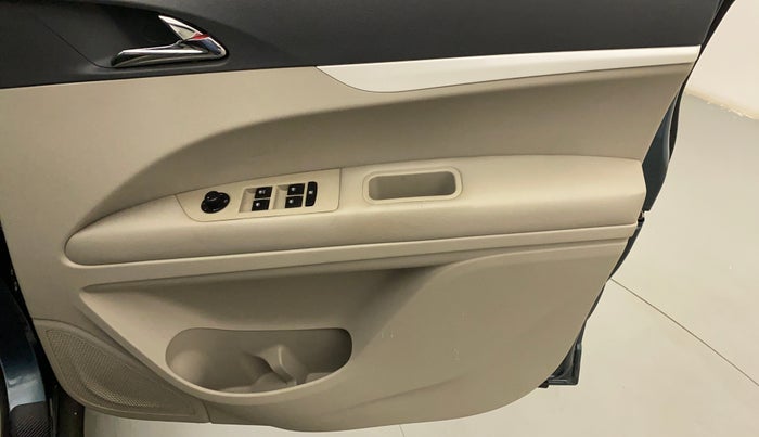 2020 Mahindra MARAZZO M8 8 STR, Diesel, Manual, 65,701 km, Driver Side Door Panels Control