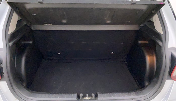 2022 Hyundai VENUE SX 1.5 CRDI, Diesel, Manual, 34,263 km, Boot Inside