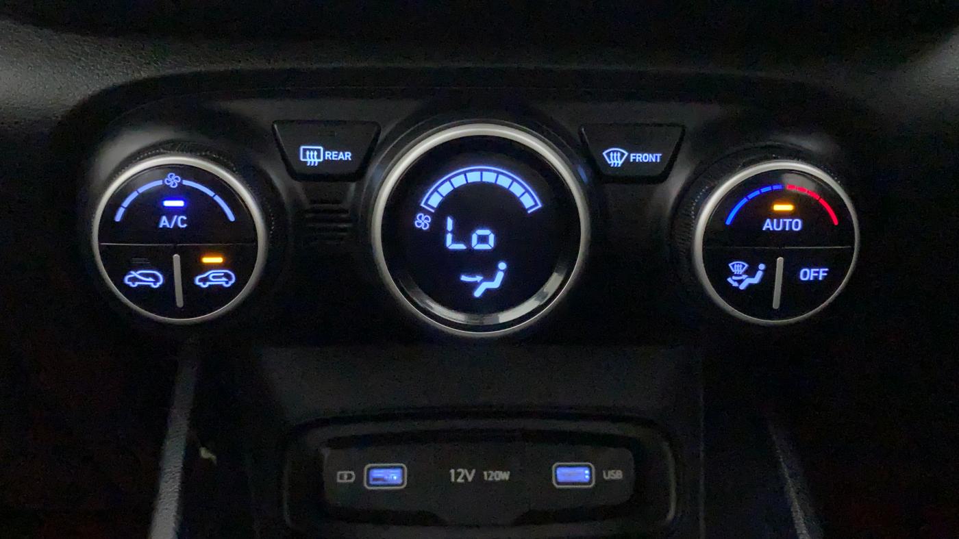 2022 Hyundai VENUE SX 1.5 CRDI, Diesel, Manual, 34,263 km, Automatic Climate Control