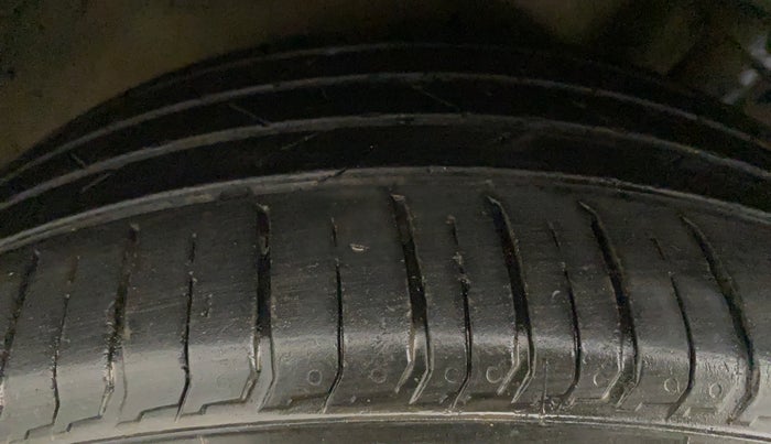 2022 Hyundai VENUE SX 1.5 CRDI, Diesel, Manual, 34,263 km, Left Front Tyre Tread