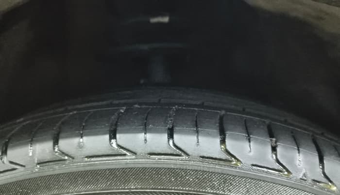 2019 Maruti Baleno ZETA PETROL 1.2, Petrol, Manual, 1,09,172 km, Right Front Tyre Tread