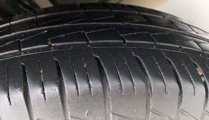2019 Renault TRIBER 1.0 RXL PETROL, Petrol, Manual, 23,648 km, Left Rear Tyre Tread