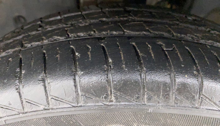2019 Renault TRIBER 1.0 RXL PETROL, Petrol, Manual, 23,648 km, Left Front Tyre Tread