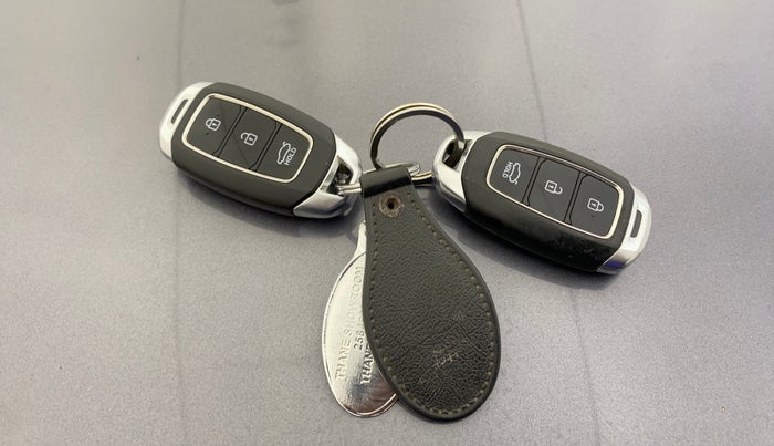 2018 Hyundai Verna 1.6 VTVT SX O, Petrol, Manual, 75,988 km, Key Close Up