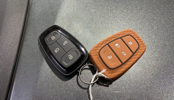 2023 Tata ALTROZ XZ PETROL, Petrol, Manual, 2,818 km, Key Close Up