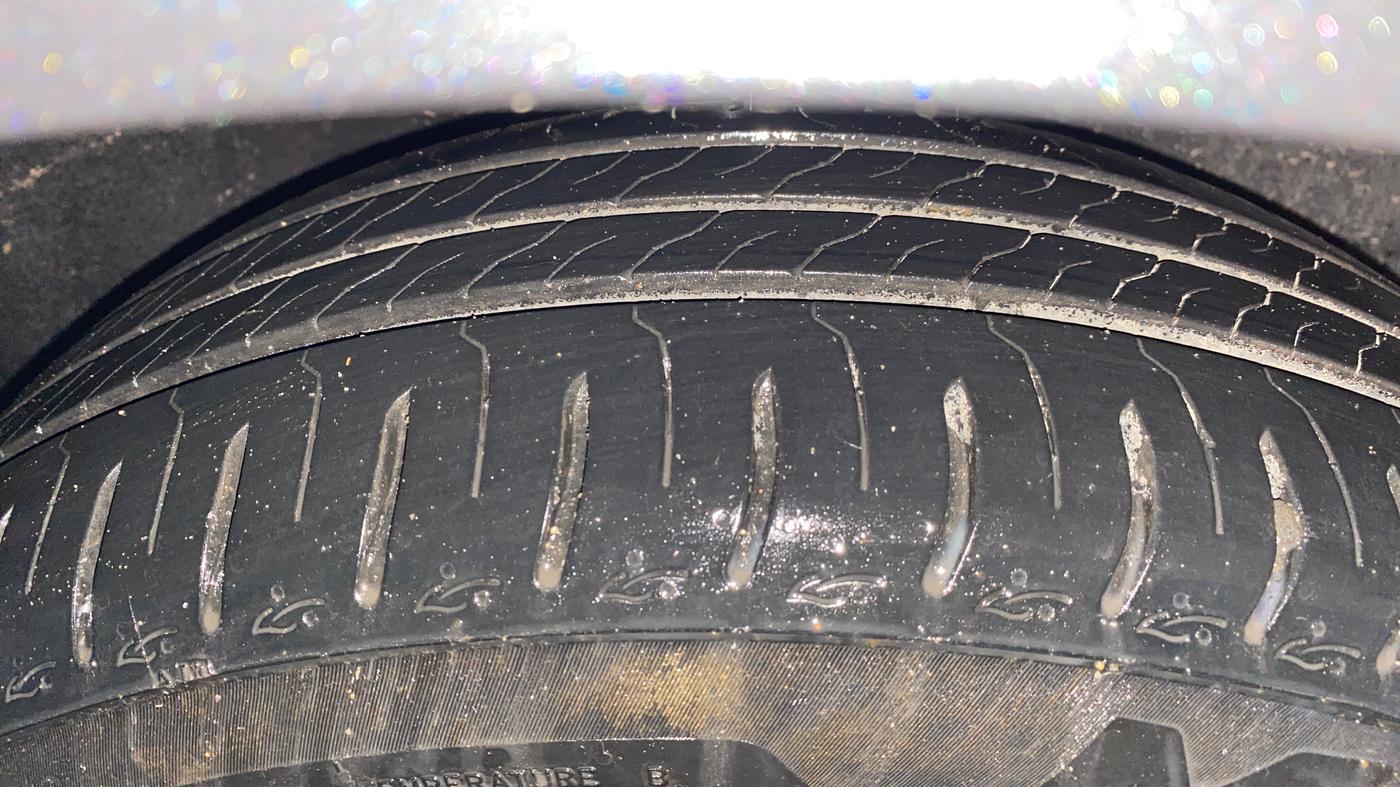 2023 Tata ALTROZ XZ PETROL, Petrol, Manual, 2,818 km, Right Front Tyre Tread