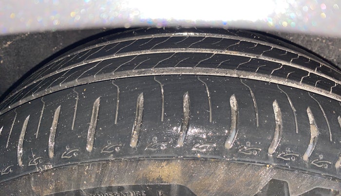 2023 Tata ALTROZ XZ PETROL, Petrol, Manual, 2,818 km, Right Front Tyre Tread