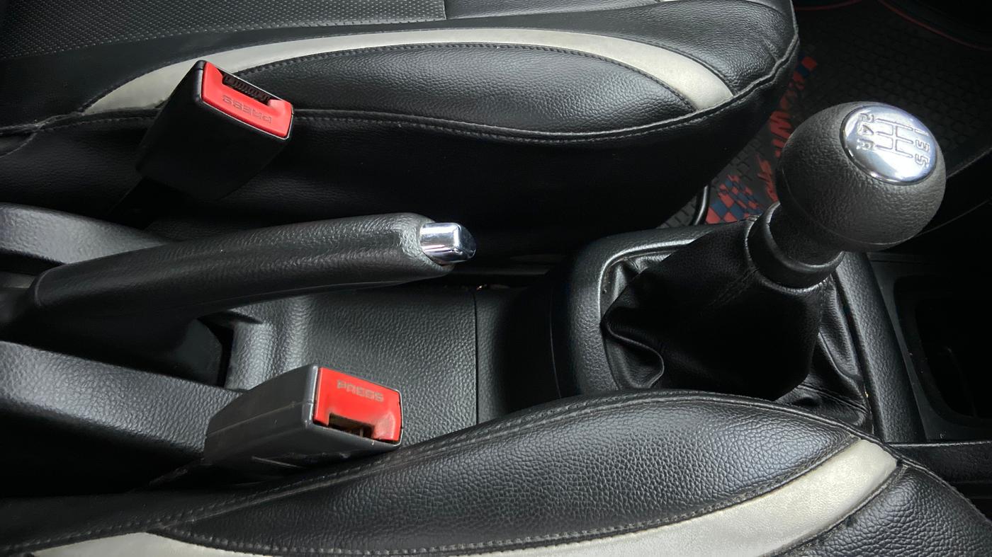 2013 Maruti Swift VXI D, Petrol, Manual, 65,099 km, Gear Lever