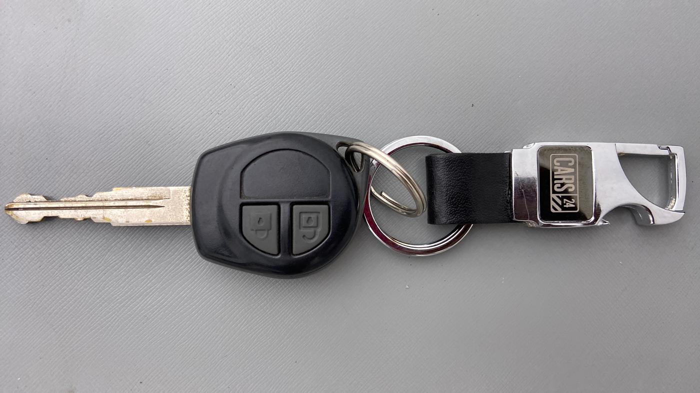 2013 Maruti Swift VXI D, Petrol, Manual, 65,099 km, Key Close Up